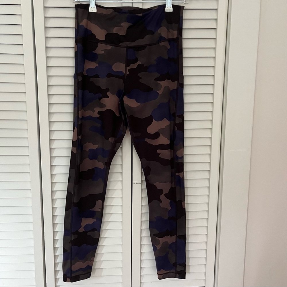 Athleta Ultimate Stash Printed 7/8 Tights Camouflage Sz Medium Tall